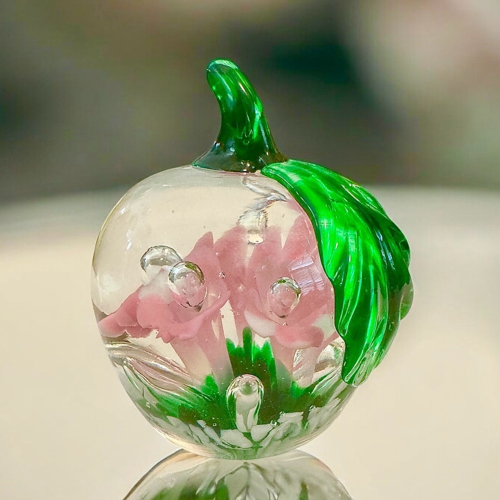 Vintage 1985 Gibson Art Glass Apple Paperweight Pink Trumpet Flowers